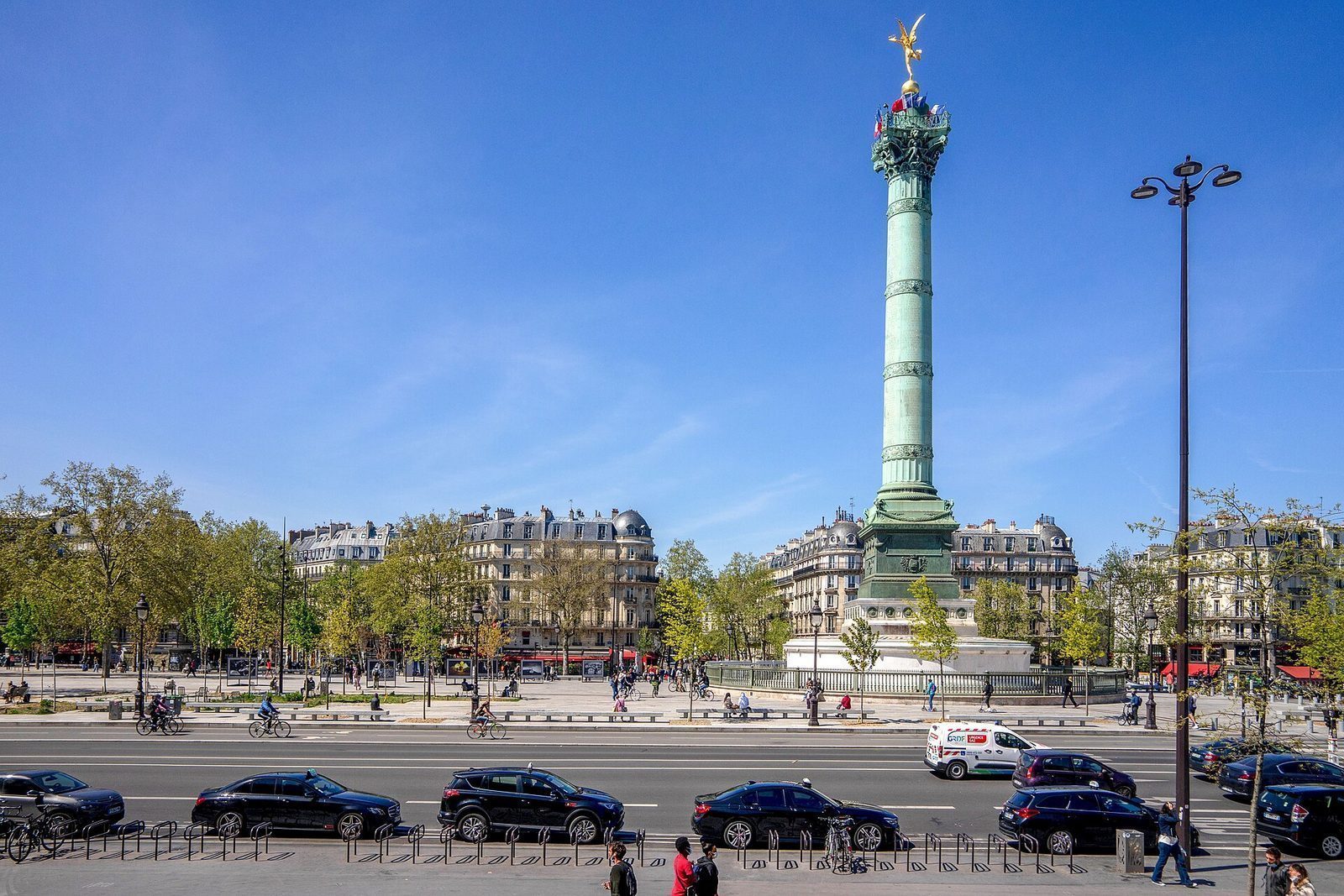 Place de la Bastille med Julisøylen og den forgylte frihetsgeniusen på toppen